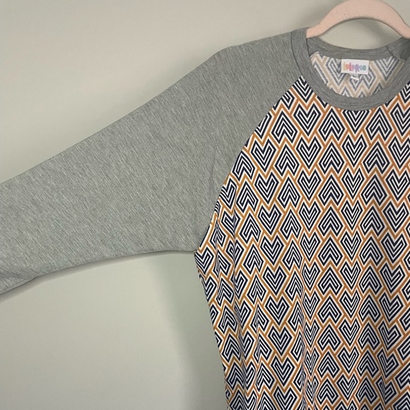 Geometric Lularoe Randy Baseball T-Shirt - Picture 2 of 6